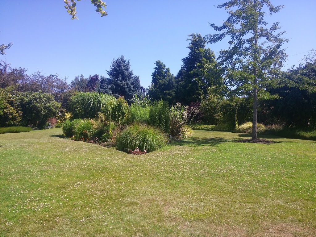 Lokier Garden | 2527 Thompson Ave, Victoria, BC V8R 3L2, Canada