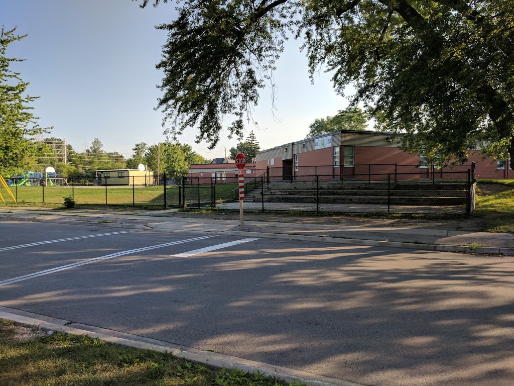 Forest Avenue Public School | 20 Forest Ave, Mississauga, ON L5G 1K7, Canada | Phone: (905) 278-2472