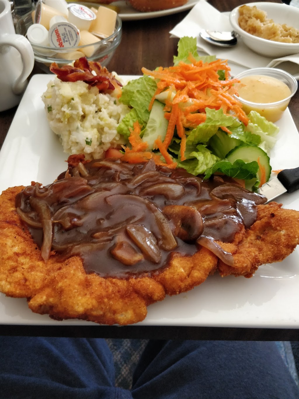 Vienna Restaurant | 28 Macdonell St, Guelph, ON N1H 2Z3, Canada | Phone: (519) 265-3353