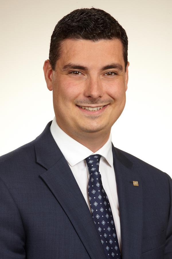Edward Jones - Financial Advisor: Brad Hunter | 163 Paris Rd Suite 101, Brantford, ON N3R 1J2, Canada | Phone: (519) 759-7867