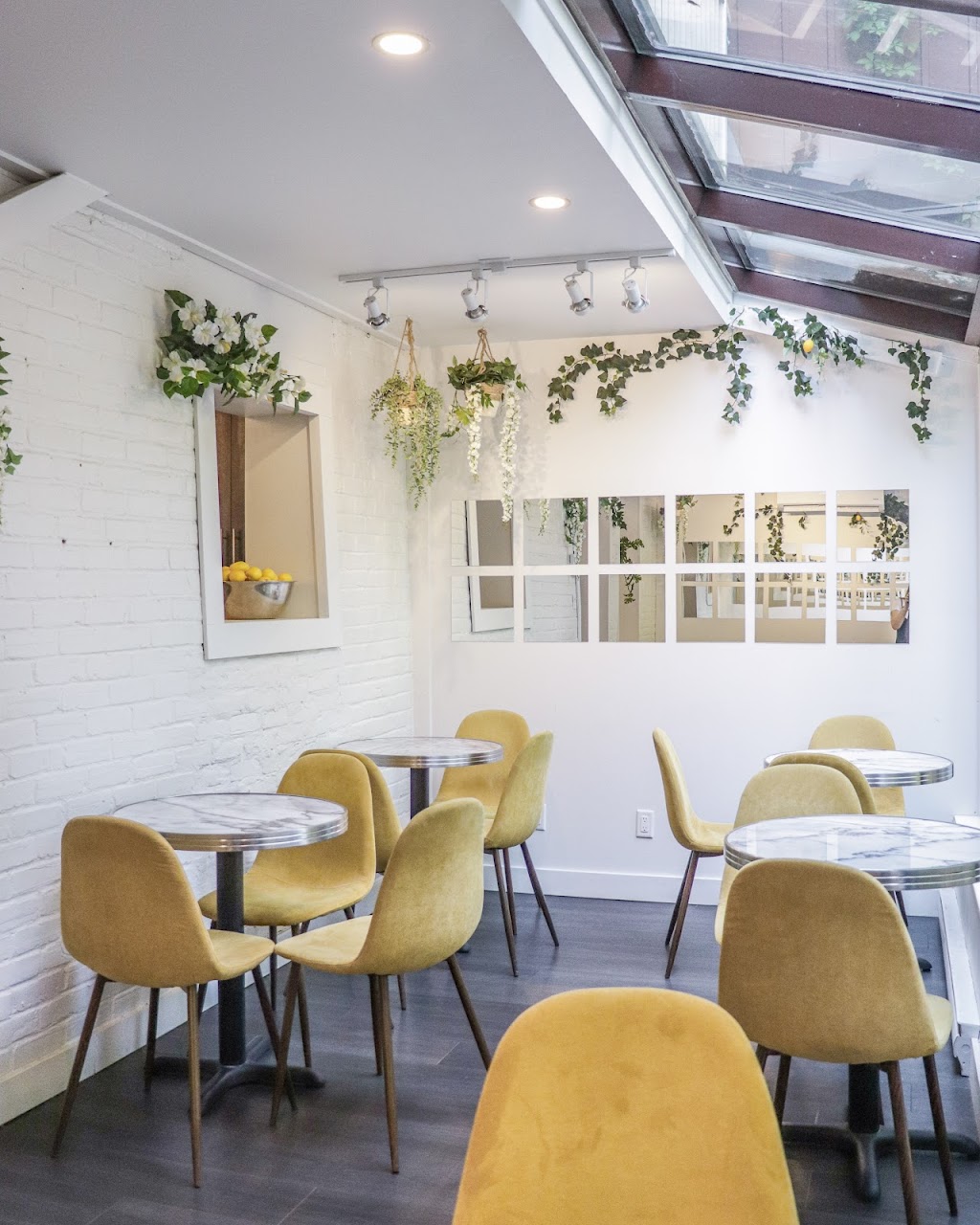 MAISON OFLORE | 511 Av. Duluth E, Montréal, QC H2L 1A8, Canada | Phone: (514) 750-5454