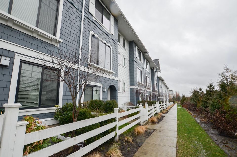 Greenfield Living | 19299 64 Ave, Surrey, BC V4N 6B4, Canada | Phone: (604) 780-8946