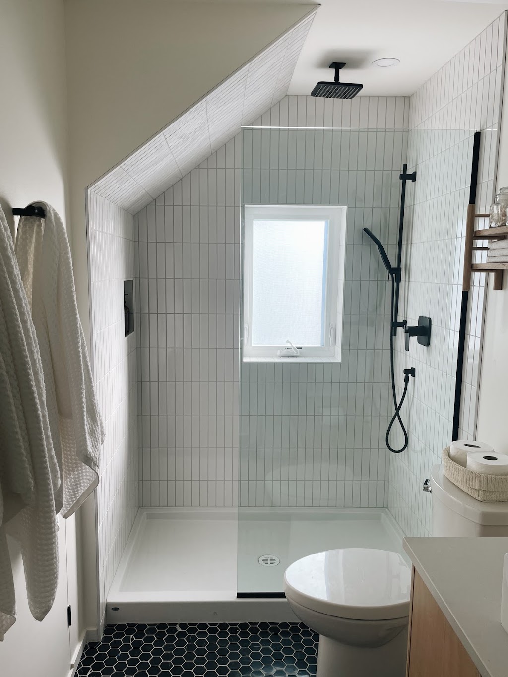 The Black Pine | 71428 Grove Blvd, Hope, BC V0X 1L5, Canada | Phone: (604) 614-8715