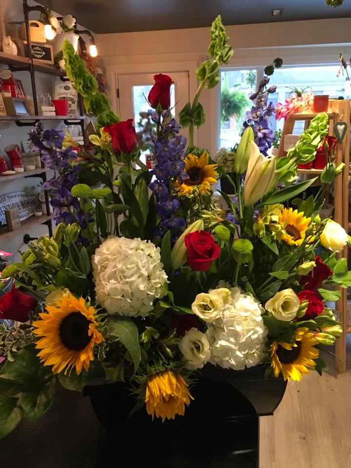 Elora St Flowers | 92 Elora St S, Harriston, ON N0G 1Z0, Canada | Phone: (519) 510-2445