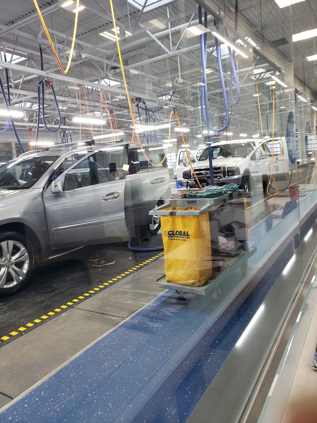 Auto Spa Mississauga + Jiffy Lube | 3663 Platinum Dr, Mississauga, ON L5M 0Y7, Canada | Phone: (905) 820-9889
