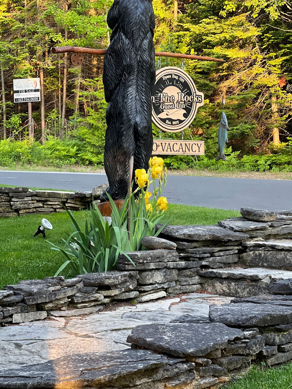 On The Rocks Guest Inn | 1024 Dyers Bay Rd, Miller Lake, ON N0H 1Z0, Canada | Phone: (226) 277-0766