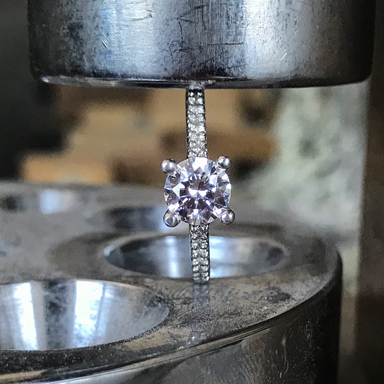 Aristor Jewelry | 3842 Boul Notre-Dame, Laval, QC H7V 1R9, Canada | Phone: (450) 688-7899