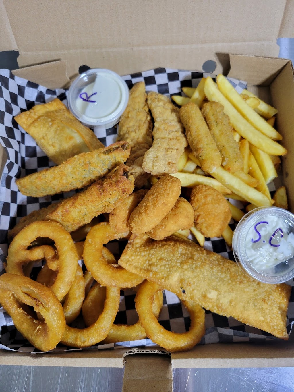 Bentleys burgers and fries | 7689 NS-207, West Chezzetcook, NS B0J 2L0, Canada | Phone: (902) 240-6669