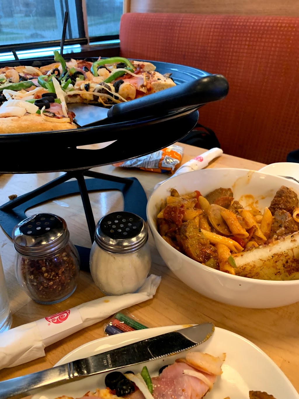 Boston Pizza | 10 Southridge Dr, Okotoks, AB T1S 1N1, Canada | Phone: (403) 995-0224