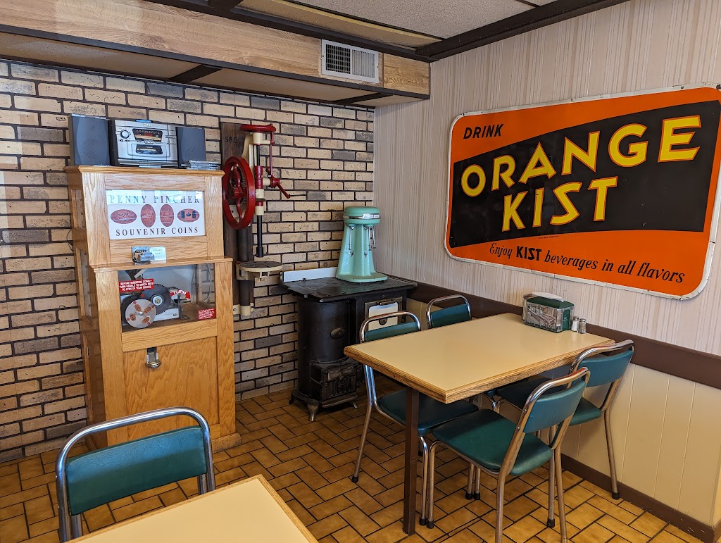 Hungry Herbies Drive-In | 1301 Cariboo Hwy, Cache Creek, BC V0K 1H0, Canada | Phone: (250) 457-6644