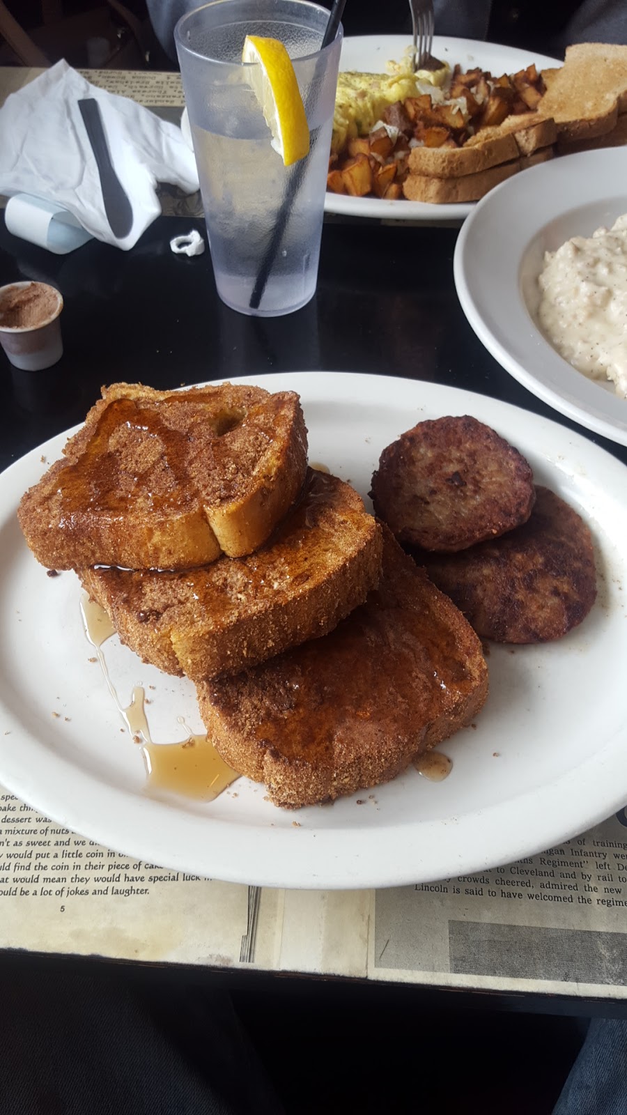 Moms Country Kitchen | 81057 Main St, Memphis, MI 48041, USA | Phone: (810) 392-2210