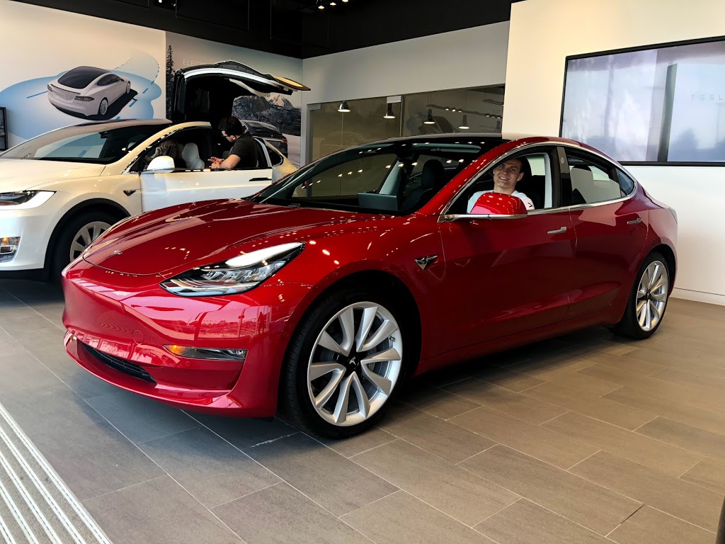 Tesla Oakville Showroom | 225 Wyecroft Rd, Oakville, ON L6K 3S3, Canada | Phone: (289) 328-1402
