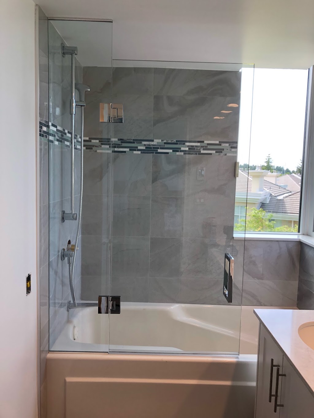 Finelines Glass Installations Ltd | 1509 East Kent Ave N, Vancouver, BC V5P 4X7, Canada | Phone: (604) 789-5154