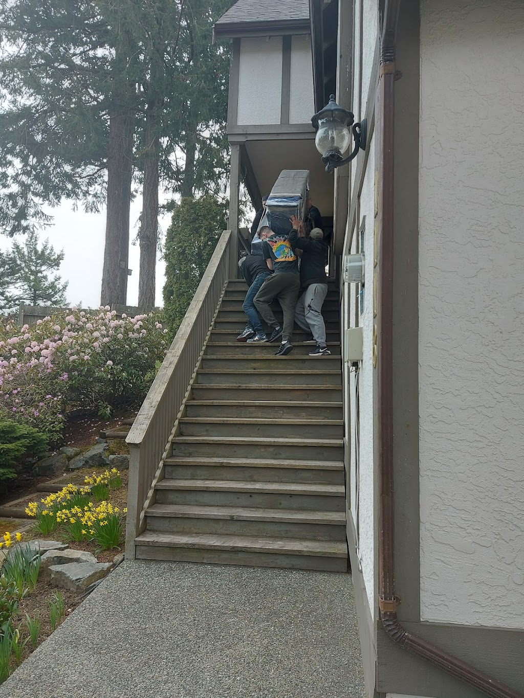 Uptown Moving | 6717 Central Saanich Rd, Victoria, BC V8Z 5V1, Canada | Phone: (778) 584-2363