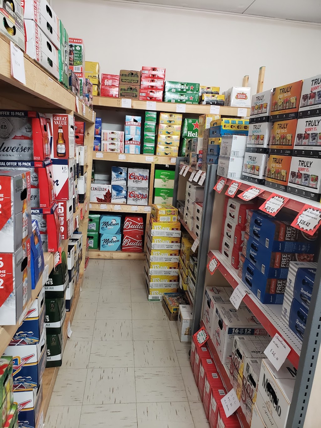 Natural Green Liquor Store | 427 2 Ave N, Vauxhall, AB T0K 2K0, Canada | Phone: (403) 654-4100