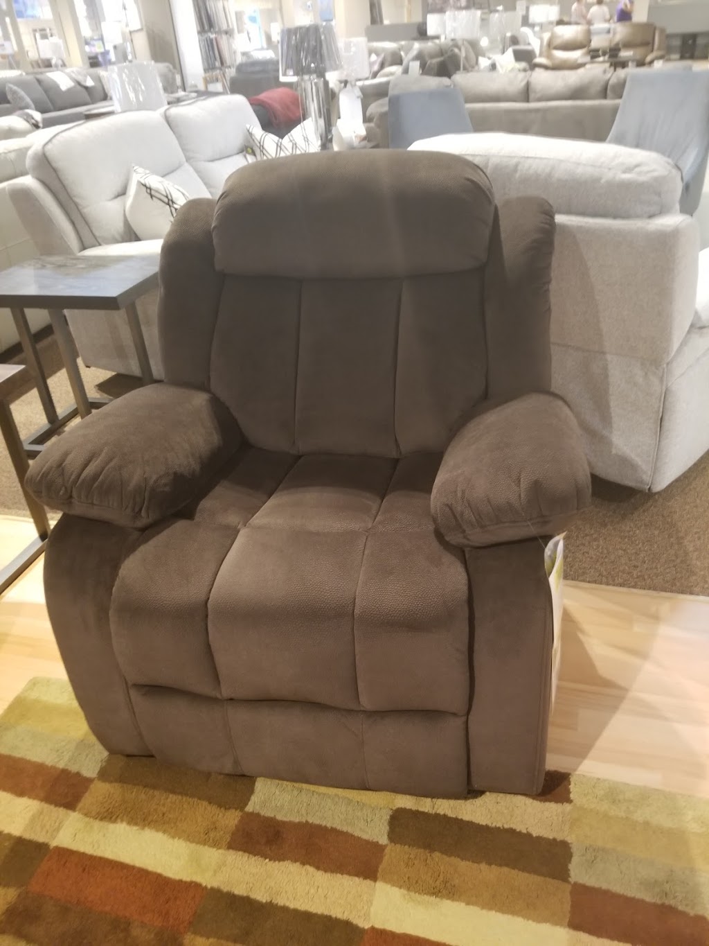 Leons Furniture | R.R. #2, Hwy #40 N, Chatham-Kent, ON N7M 5J2, Canada | Phone: (519) 351-4616