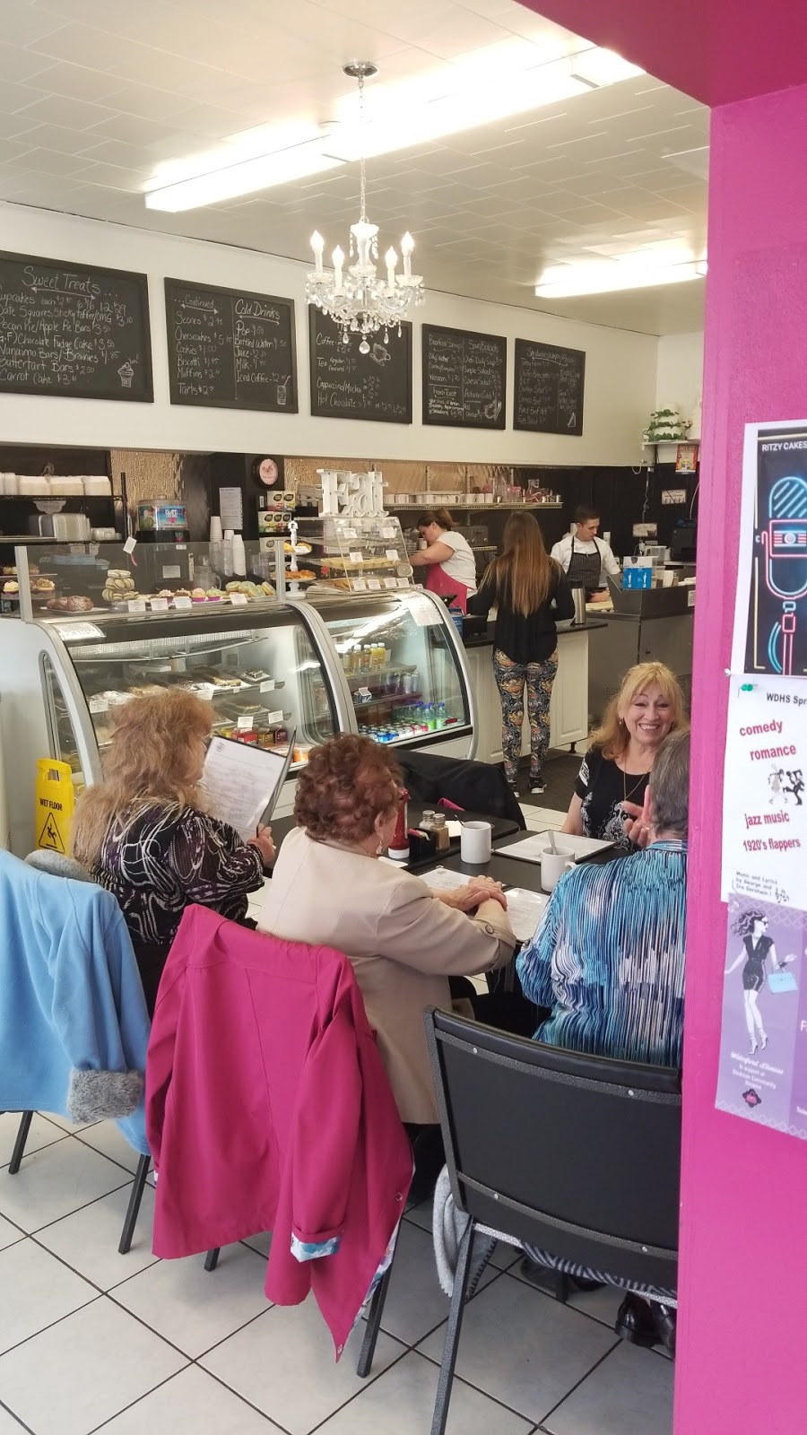 Ritzy Cakes & Eatery | 20 Alice St, Waterford, ON N0E 1Y0, Canada | Phone: (519) 443-0964