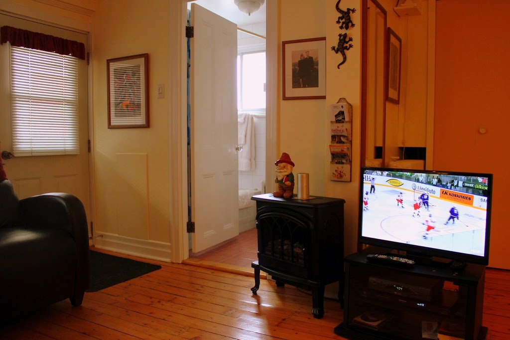Chez Charlotte | 85 – 18 ème avenue, Lachine, QC H8S 3P6, Canada | Phone: (514) 634-7704