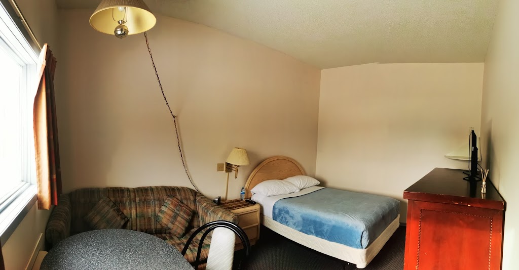 Somerset Hotel | 271 Carlton Ave, Somerset, MB R0G 2L0, Canada | Phone: (204) 744-2112