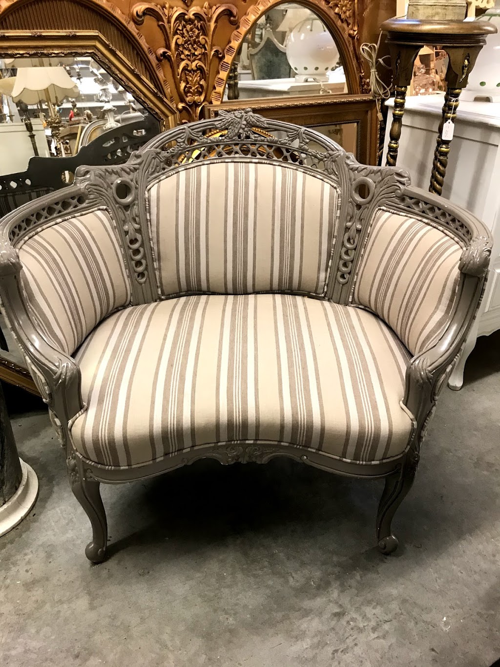 Petits et Jolis | 845 Hwy 6N, Hamilton, ON L8N 2Z7, Canada | Phone: (905) 690-9209