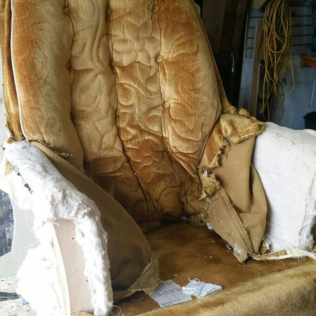 Streetsville Custom Upholstery | 64 Thomas St #2, Mississauga, ON L5M 1Y7, Canada | Phone: (416) 834-1672