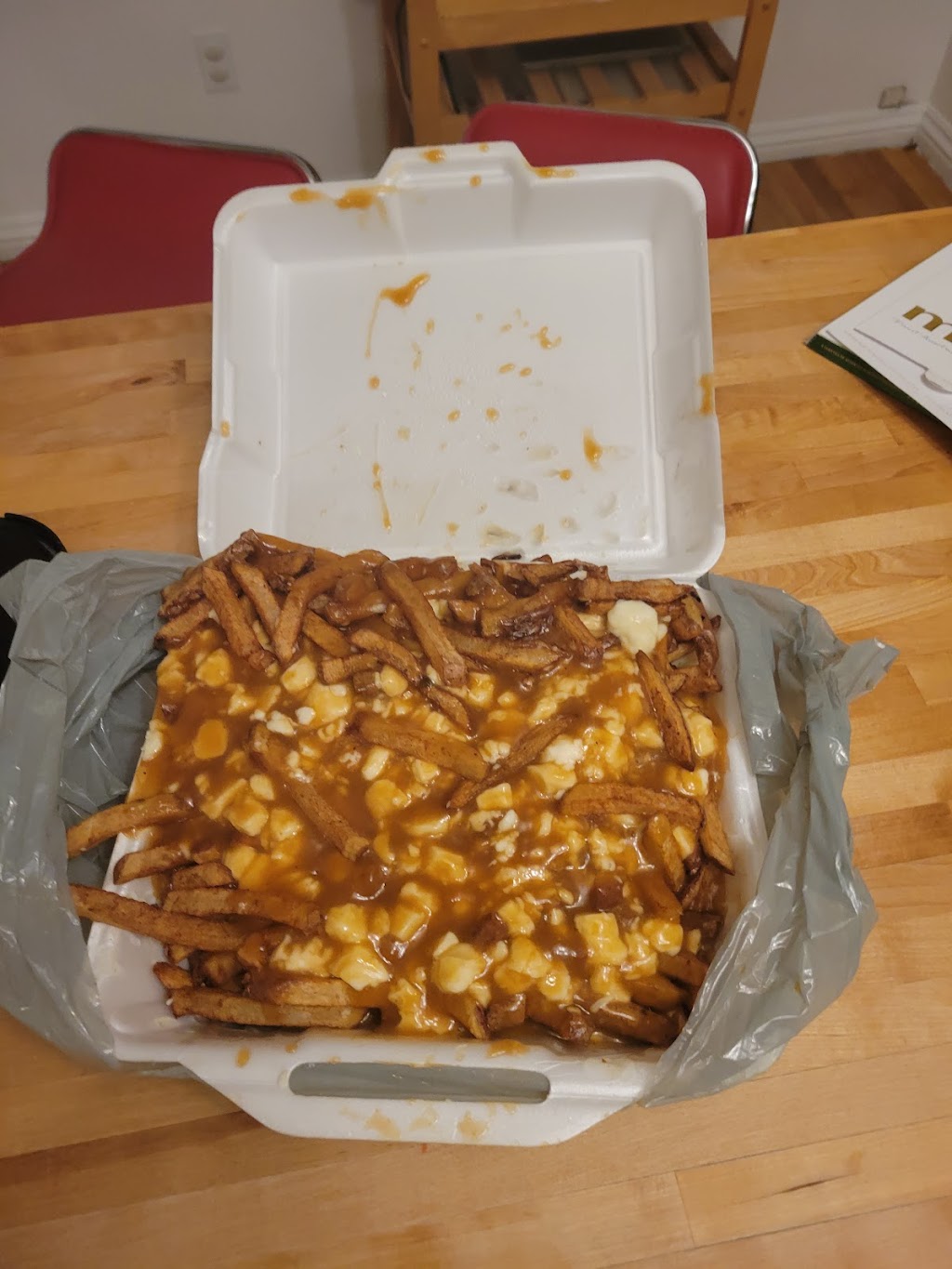 Chez Tasso bar (Poutine +) | 4490 QC-112, Ascot Corner, QC J0B 1A0, Canada | Phone: (819) 446-6994