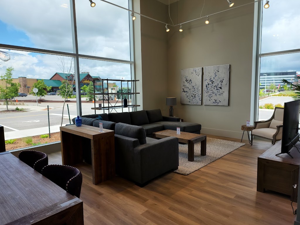 Structube | 3045 Palladium Dr, Ottawa, ON K2T 0N2, Canada | Phone: (613) 831-2816