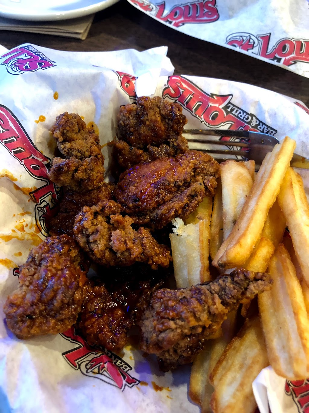 St. Louis Bar & Grill | 353 Duckworth St, Barrie, ON L4M 5C2, Canada | Phone: (705) 252-0999