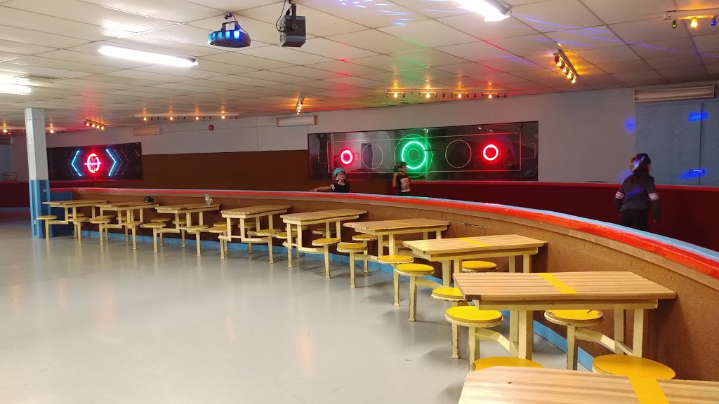Delson Arena | 100 Avenue de Delson, Delson, QC J5B 1S3, Canada | Phone: (450) 632-1050