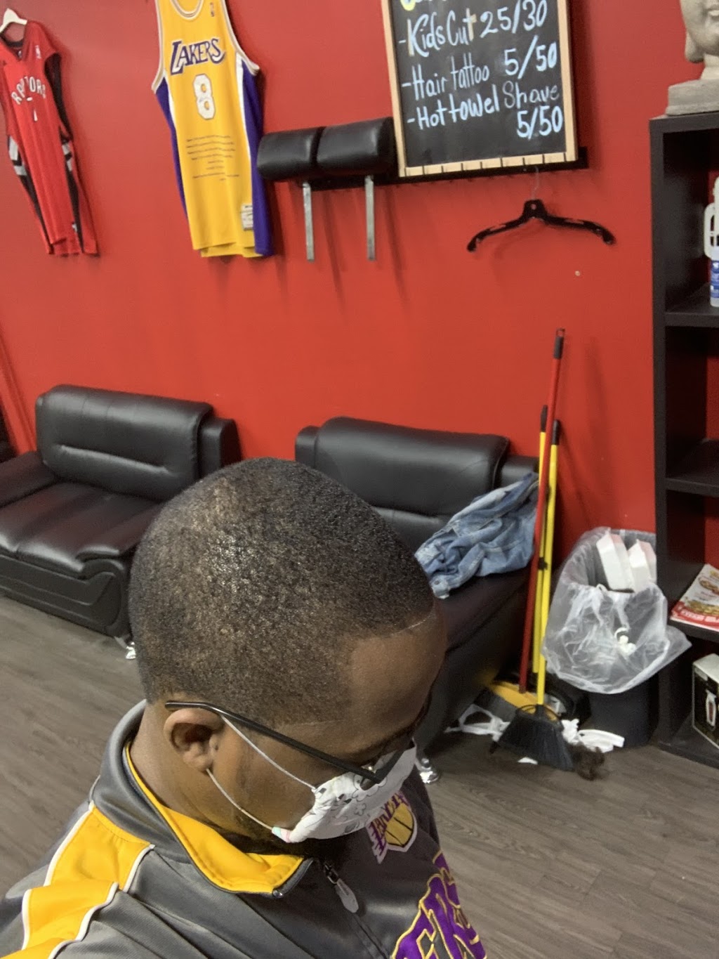 Omar Williams Barber Shop | 11 Macdonell St, Guelph, ON N1H 2Z4, Canada | Phone: (226) 979-8891