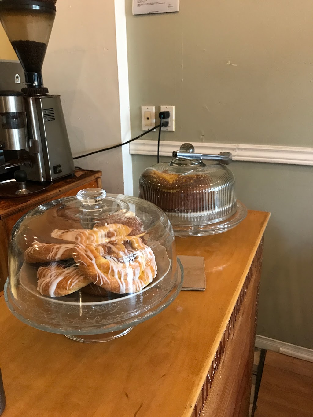 The Big Guys Little Coffee Shop | 2861 Lake Shore Blvd W, Etobicoke, ON M8V 1H8, Canada | Phone: (647) 297-7416