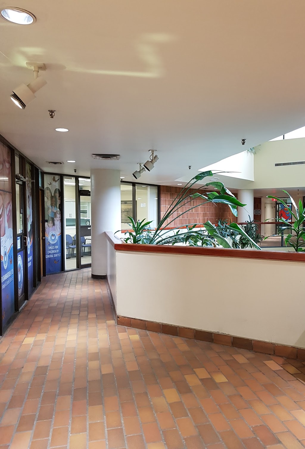 Thornhill Square Shopping Centre | 300 John St, Thornhill, ON L3T 4P1, Canada | Phone: (905) 886-2595