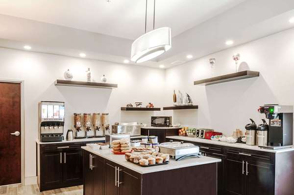 Ramada by Wyndham Moose Jaw | 379 Diefenbaker Dr, Moose Jaw, SK S6J 1N2, Canada | Phone: (306) 693-3050
