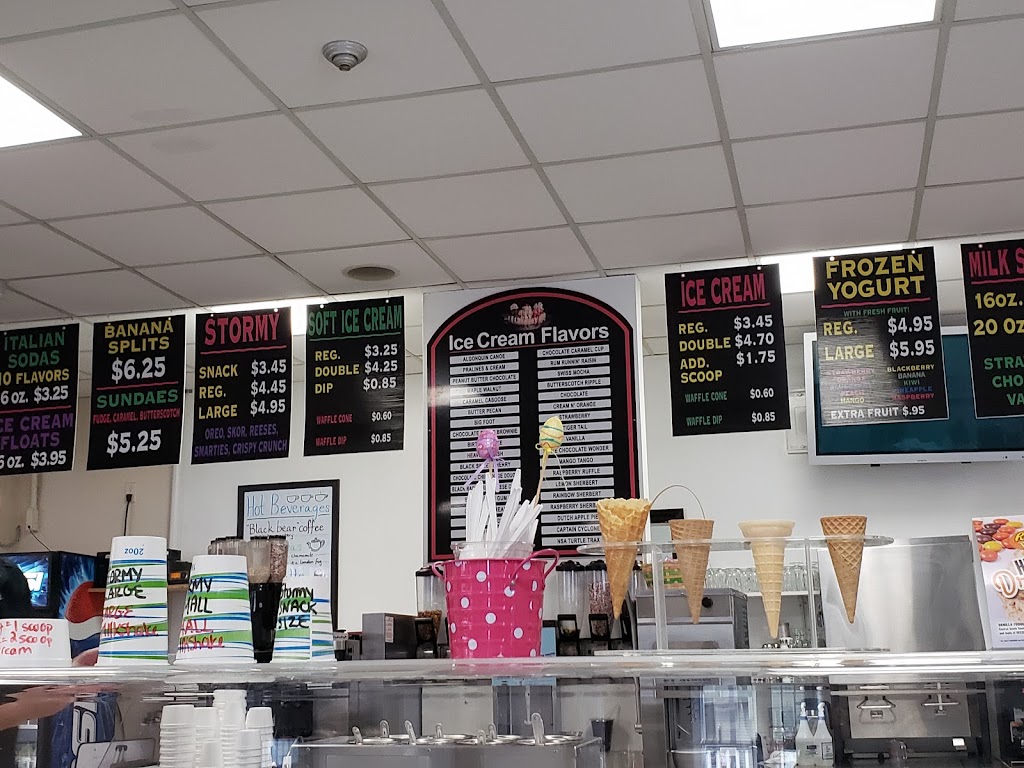 The Ice Cream Shoppe | 3 Manitoba St, Bracebridge, ON P1L 1S4, Canada | Phone: (705) 644-1180