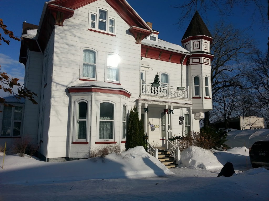 Au Manoir de Levis B&B | 473 Rue Saint-Joseph, Lévis, QC G6V 1G9, Canada | Phone: (418) 833-6233