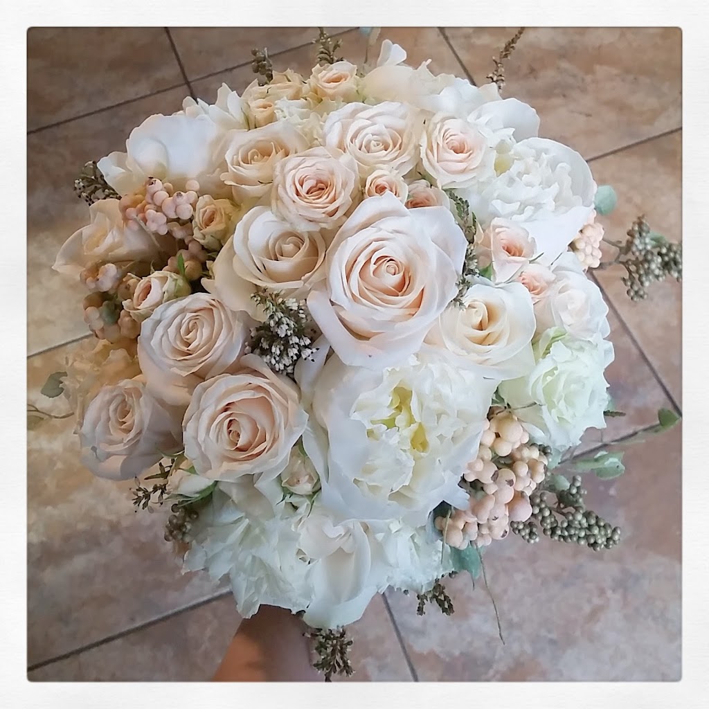 Danielles Flower Shop | 360 Mountain Rd, Moncton, NB E1C 2M6, Canada | Phone: (506) 382-7673