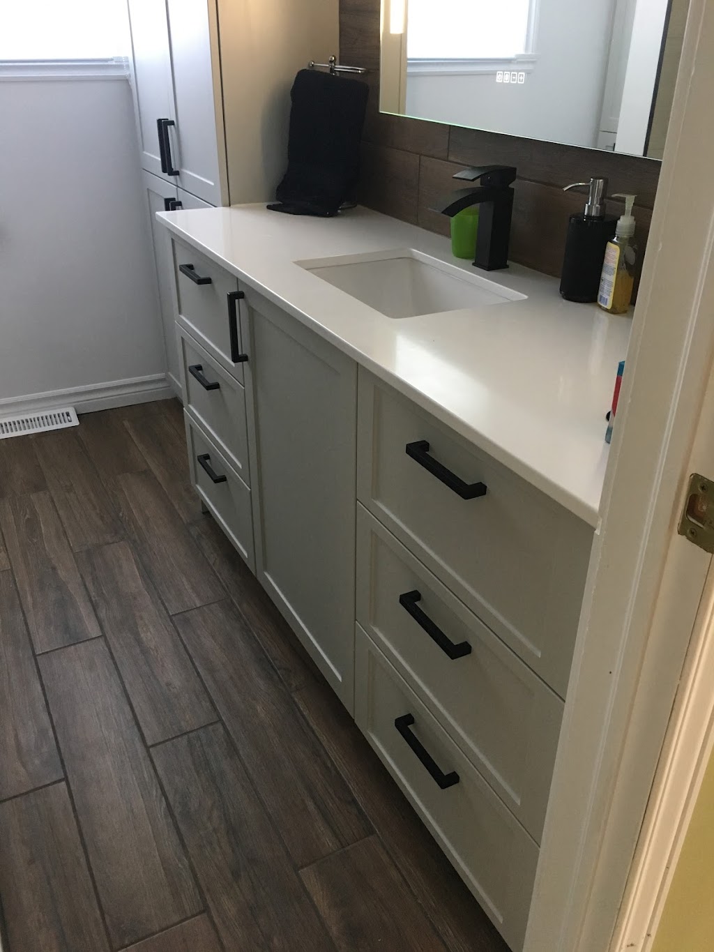 SA Meuble | 160a Bd Industriel, Châteauguay, QC J6J 4Z2, Canada | Phone: (514) 627-0288
