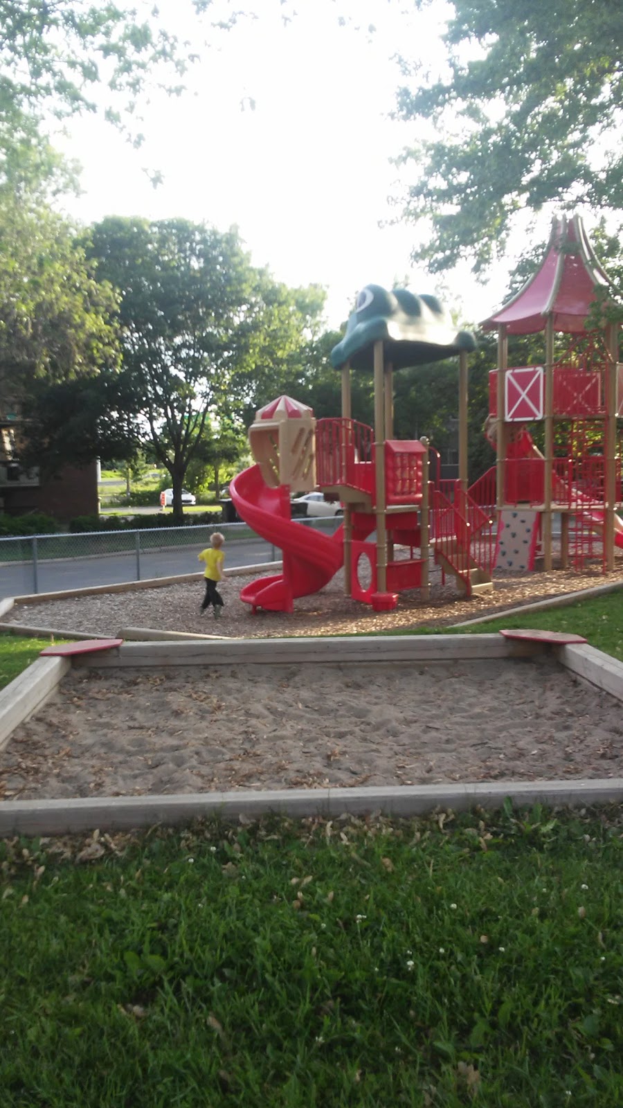 Parc Jacques-Gagnon | 1X9, 207-275 Rue Parthenais, Boisbriand, QC J7G 2R9, Canada