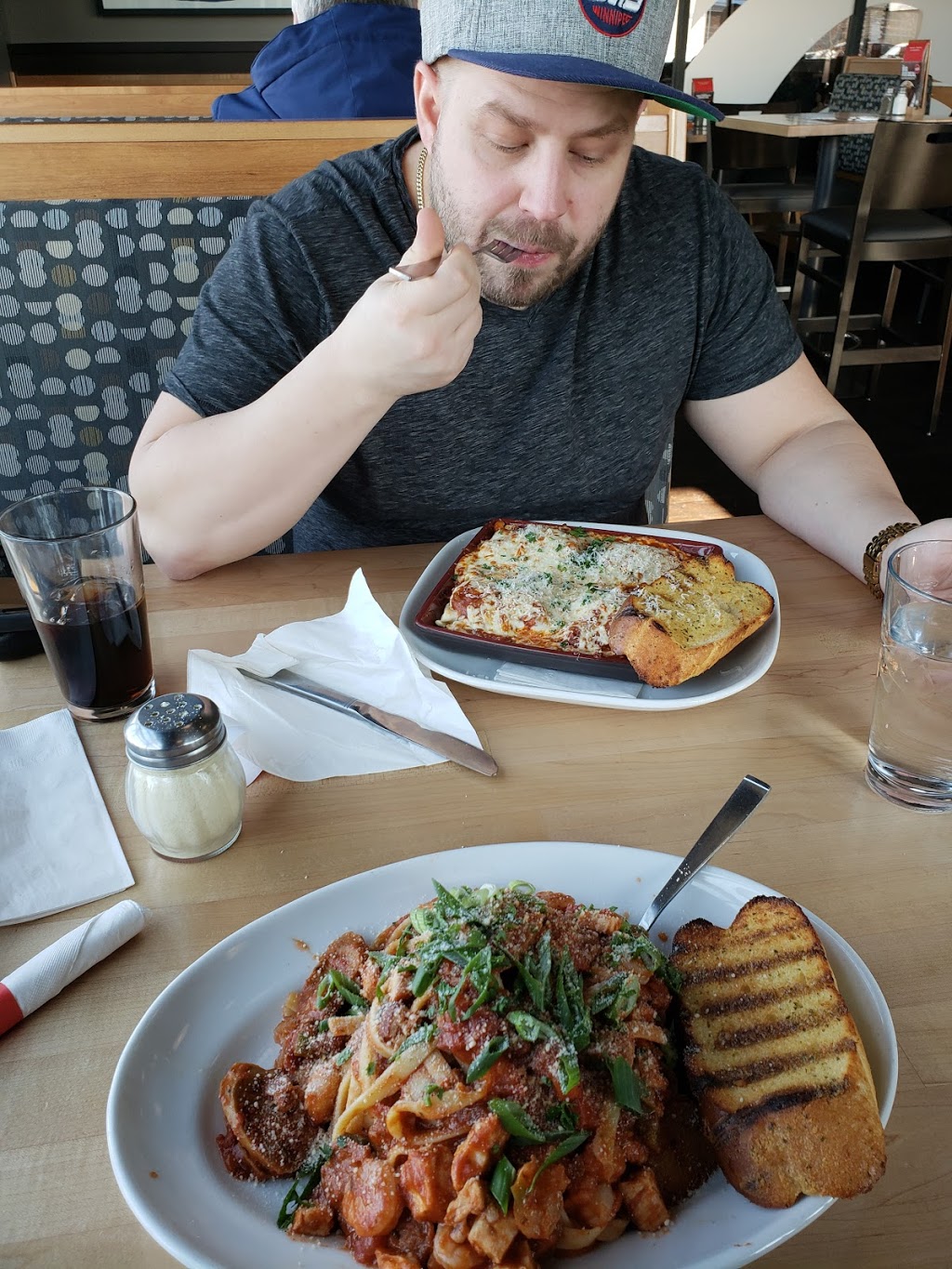 Boston Pizza Charleswood | 3894 Grant Ave, Winnipeg, MB R3R 3C2, Canada | Phone: (204) 925-4112