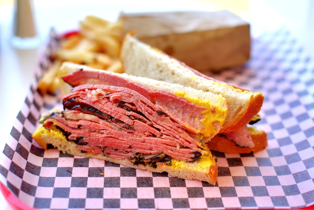Deli 770 | 265 Boulevard Alexis-Nihon, Saint-Laurent, QC H4M 2A4, Canada | Phone: (514) 748-0770