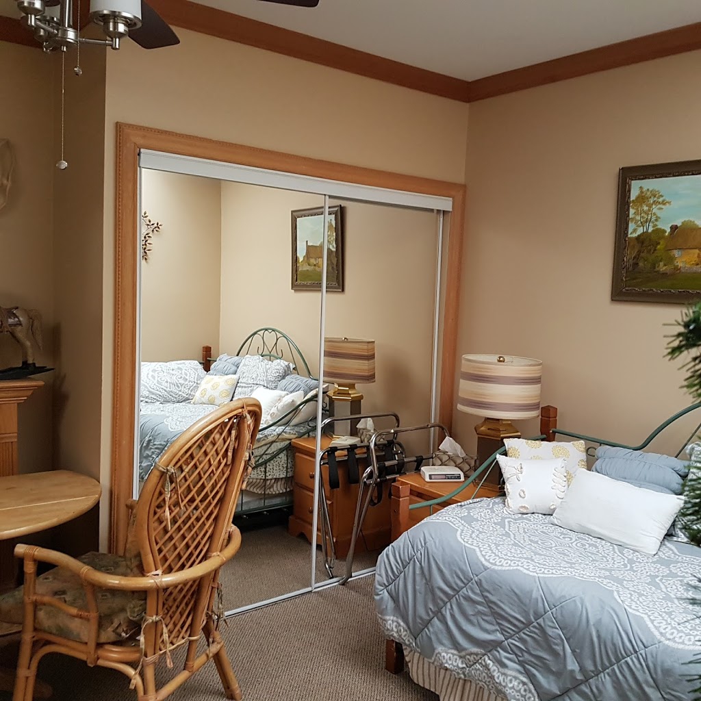 Ocean Breeze B&B | 462 1st St E, North Vancouver, BC V7L 1B7, Canada | Phone: (604) 988-0546