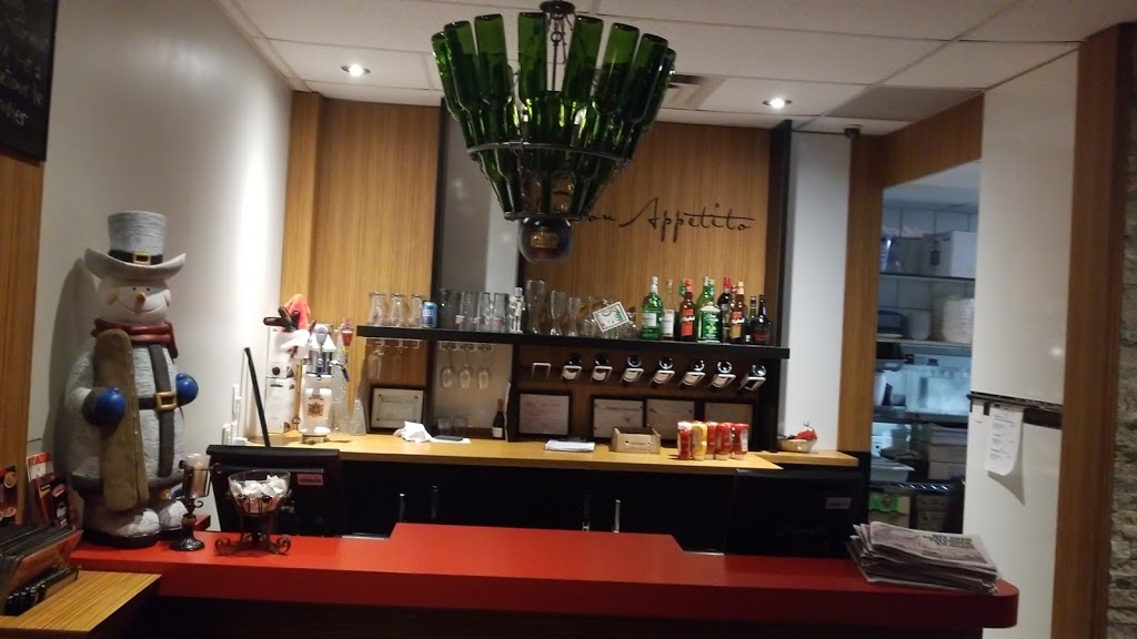 Stratos Pizzeria | 420 Boulevard Saint Laurent E, Louiseville, QC J5V 1H9, Canada | Phone: (819) 228-7777