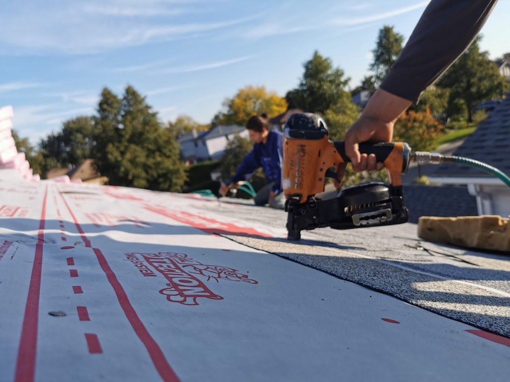 Works Pro Roofing & Eaves | 3071 Bayberry Dr, Mississauga, ON L5N 6P1, Canada | Phone: (437) 771-1898