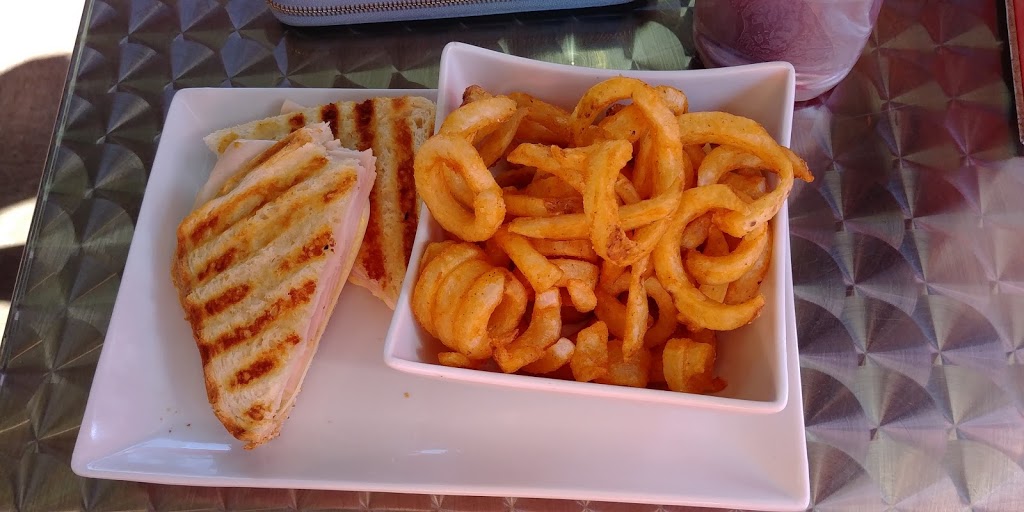 Pierside Deli | 3800 Bayview St, Richmond, BC V7E 5W3, Canada | Phone: (604) 448-0071