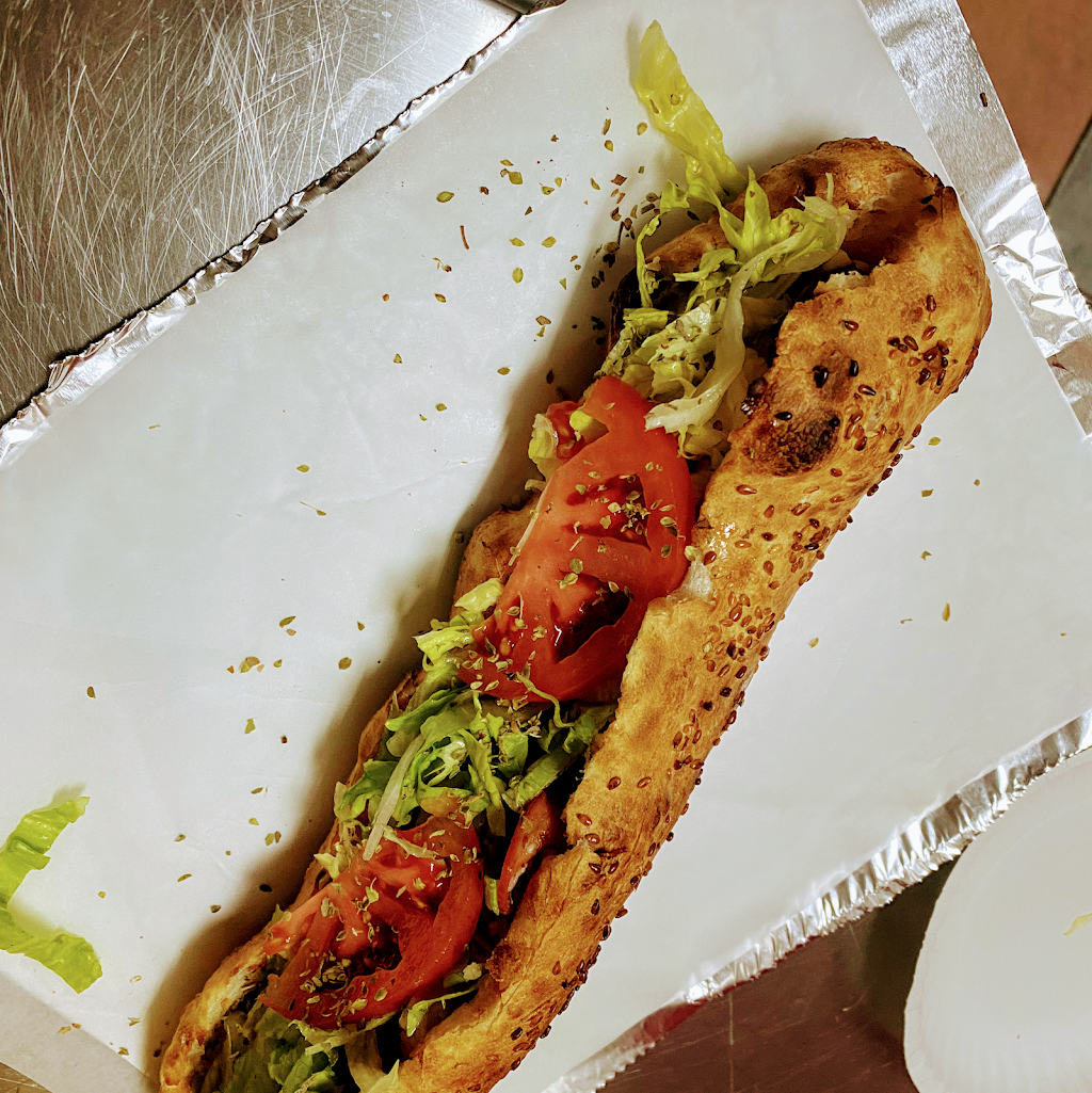 Restaurant Carvelis pizzeria | 2575 Boul Henri-Bourassa E, Montréal, QC H2B 1V4, Canada | Phone: (514) 383-1382