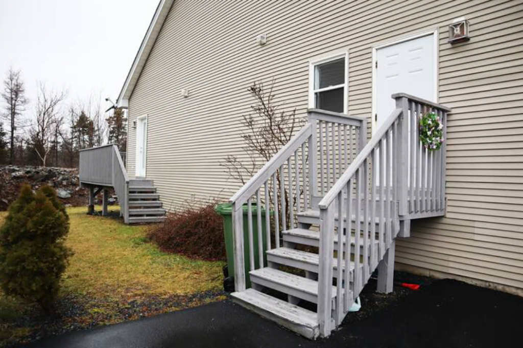 哈利法克斯民宿 | 786 Basinview Dr, Bedford, NS B4A 3N4, Canada | Phone: (902) 989-2609