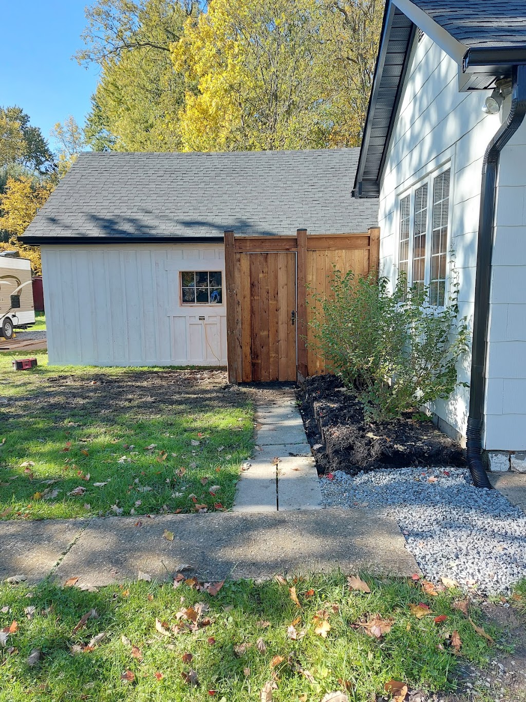 MKS Fences & More | Dominion Rd, Fort Erie, ON L2A 1E8, Canada | Phone: (289) 207-9910
