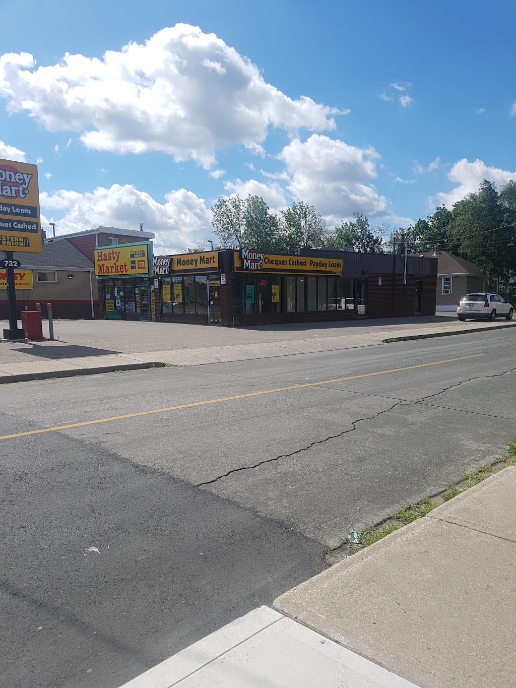 Money Mart | 732 Queenston Rd, Hamilton, ON L8G 1A4, Canada | Phone: (905) 573-2274