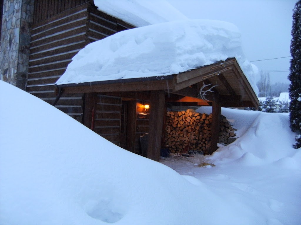 Canadian Powder Tours Lodge | 1410 McDonald Ave, Fernie, BC V0B 1M1, Canada | Phone: (250) 423-3019