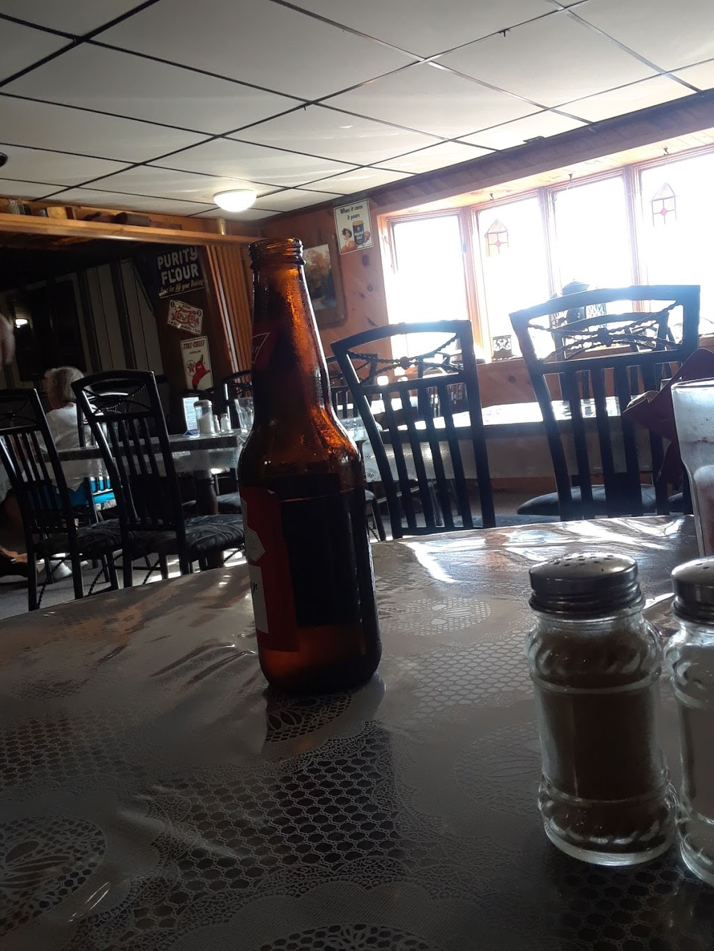 L A Roadhouse Restaurant | 186 Peter St S, Bothwell, ON N0P 1C0, Canada | Phone: (519) 695-2110